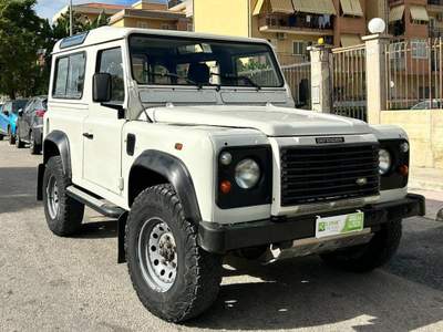Land Rover Defender 110 2.5 Td5 cat S.W. County Beige usata Siracusa