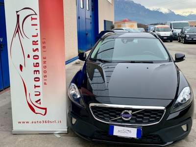 Volvo V40 Cross Country D2 1.6 Powershift Kinetic Nero usata Pisogne