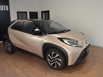 Toyota Aygo 1.0 VVT-i 72 CV 5 porte Lounge Beige usata Sesto Calende