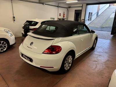 Volkswagen Maggiolino Maggiolino Cabrio 2.0 tdi bm Design 110cv Bianco usata Torino