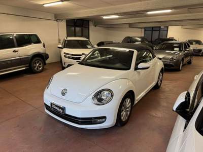 Volkswagen Maggiolino Maggiolino Cabrio 2.0 tdi bm Design 110cv Bianco usata Torino