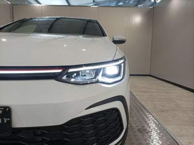 Volkswagen Golf 2.0 TSI GTI DSG Bianco usata Magenta