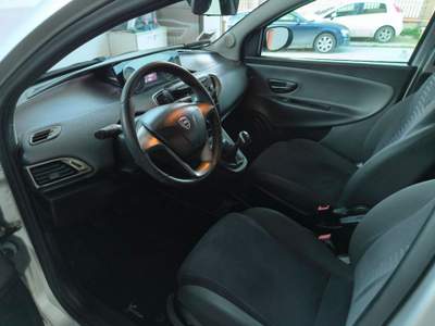 Lancia Ypsilon 1.3 MJT 16V 95 CV 5 porte S&S Gold Grigio usata Nicosia