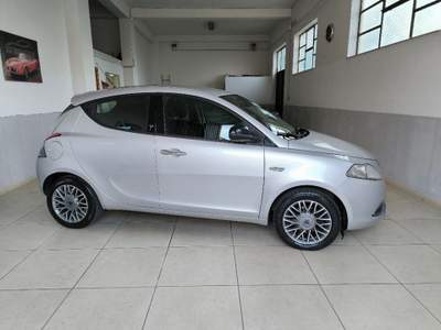 Lancia Ypsilon 1.3 MJT 16V 95 CV 5 porte S&S Gold Grigio usata Nicosia