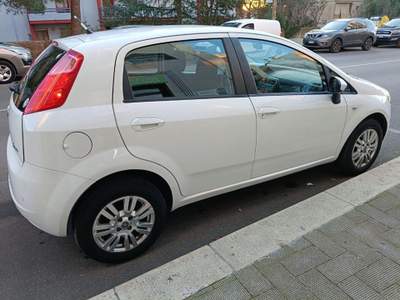 Fiat Grande Punto 1.4 5 porte Dynamic Natural Power NEOPATENTATI Bianco usata Putignano