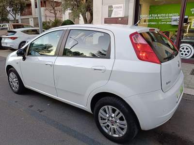 Fiat Grande Punto 1.4 5 porte Dynamic Natural Power NEOPATENTATI Bianco usata Putignano