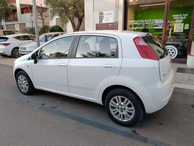 Fiat Grande Punto 1.4 5 porte Dynamic Natural Power NEOPATENTATI Bianco usata Putignano