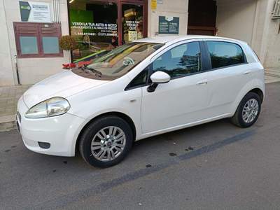 Fiat Grande Punto 1.4 5 porte Dynamic Natural Power NEOPATENTATI Bianco usata Putignano