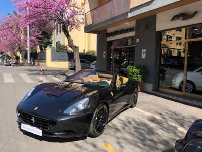 Ferrari California DCT F1-Ufficiale-Daytona-Camera-Ceramik-Esemplare Nero usata Roma