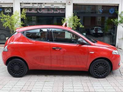Lancia Ypsilon 1.2 69 CV 5 porte Elefantino Blu Rosso usata Atripalda