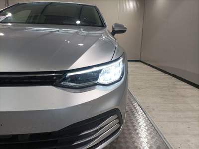 Volkswagen Golf 1.0 eTSI EVO DSG Life Grigio usata Magenta
