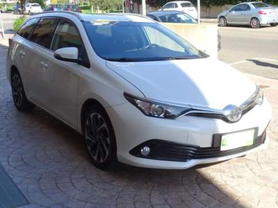 Toyota Auris 1.6 D-4D 112CV  LOUNGE Bianco usata Quartu Sant'Elena