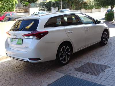 Toyota Auris 1.6 D-4D 112CV  LOUNGE Bianco usata Quartu Sant'Elena