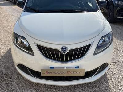 Lancia Ypsilon 1.0 FireFly 5 porte S&S Hybrid Ecochic Silver Bianco usata Vico Equense