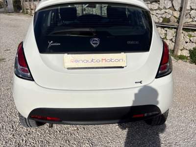 Lancia Ypsilon 1.0 FireFly 5 porte S&S Hybrid Ecochic Silver Bianco usata Vico Equense