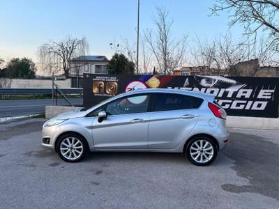 Ford Fiesta 1.4 5p. Bz.- GPL Titanium Grigio usata Nola