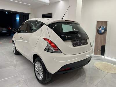 Lancia Ypsilon 0.9 TwinAir 85 CV 5 porte Metano Ecochic Gold Bianco usata San Sebastiano al Vesuvio