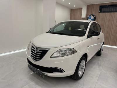 Lancia Ypsilon 0.9 TwinAir 85 CV 5 porte Metano Ecochic Gold Bianco usata San Sebastiano al Vesuvio
