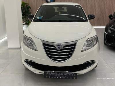 Lancia Ypsilon 0.9 TwinAir 85 CV 5 porte Metano Ecochic Gold Bianco usata San Sebastiano al Vesuvio