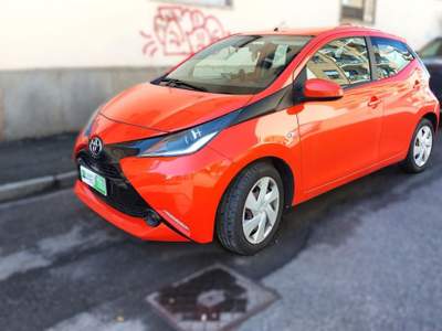 Toyota Aygo 1.0 VVT-i 69 CV UNICO PROPRIETARIO! Arancione usata Collegno