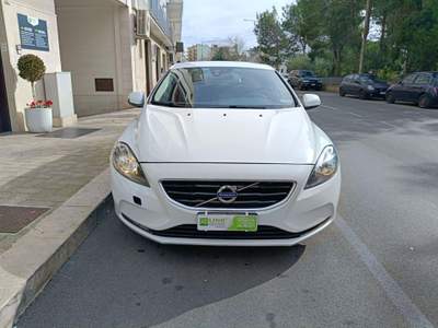 Volvo V40 D2 1.6 Kinetic NEOPATENTATI Bianco usata Putignano