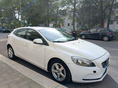 Volvo V40 D2 1.6 Kinetic NEOPATENTATI Bianco usata Putignano