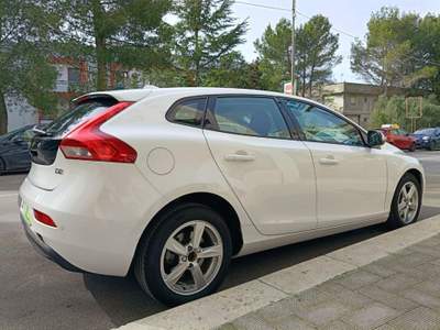 Volvo V40 D2 1.6 Kinetic NEOPATENTATI Bianco usata Putignano