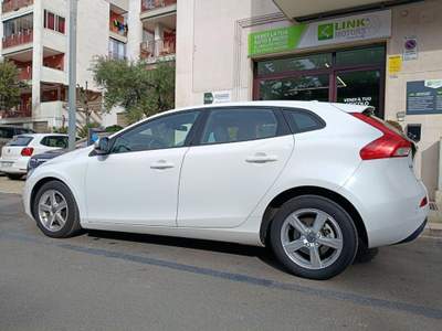 Volvo V40 D2 1.6 Kinetic NEOPATENTATI Bianco usata Putignano