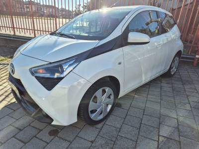 Toyota Aygo 1.0 VVT-i 69 CV 5 porte x-business Bianco usata Savigliano
