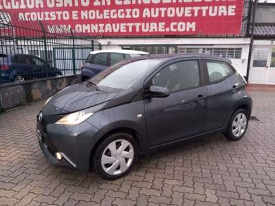 Toyota Aygo 5p 1.0 x-cool Adatta x neopatentati Grigio usata Abbiategrasso
