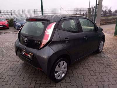 Toyota Aygo 5p 1.0 x-cool Adatta x neopatentati Grigio usata Abbiategrasso