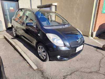 Toyota Yaris 1.3 5 porte Navi NEOPATENTATI Nero usata Bareggio