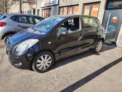 Toyota Yaris 1.3 5 porte Navi NEOPATENTATI Nero usata Bareggio