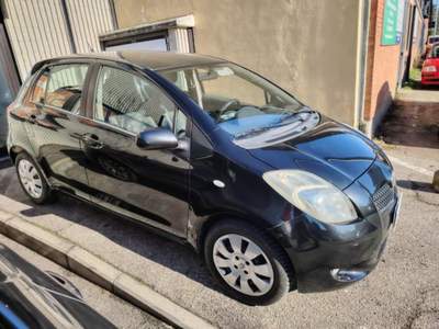 Toyota Yaris 1.3 5 porte Navi NEOPATENTATI Nero usata Bareggio