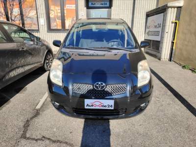 Toyota Yaris 1.3 5 porte Navi NEOPATENTATI Nero usata Bareggio