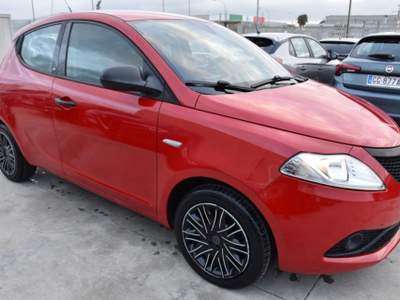 Lancia Ypsilon 1.2 69 CV 5 porte GPL Ecochic Elefantino Blu Rosso usata San Vito dei Normanni