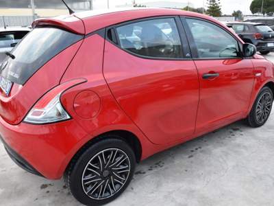Lancia Ypsilon 1.2 69 CV 5 porte GPL Ecochic Elefantino Blu Rosso usata San Vito dei Normanni