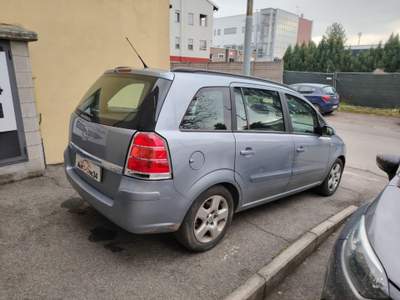 Opel Zafira 1.9 CDTI 120CV Cosmo 7 POSTI - NEOPATENTATI Argento usata Bareggio