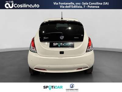 Lancia Ypsilon 1.0 FireFly 5 porte S&S Hybrid Gold 2023 Bianco usata Sala Consilina