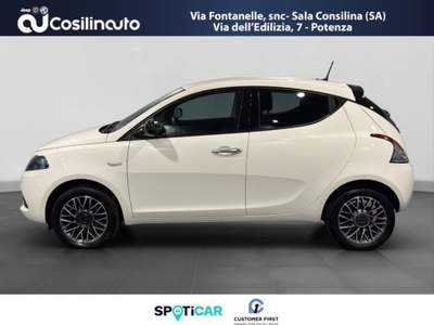 Lancia Ypsilon 1.0 FireFly 5 porte S&S Hybrid Gold 2023 Bianco usata Sala Consilina
