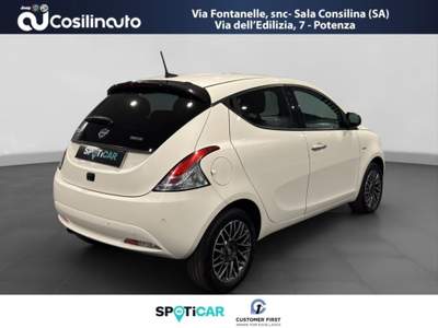 Lancia Ypsilon 1.0 FireFly 5 porte S&S Hybrid Gold 2023 Bianco usata Sala Consilina