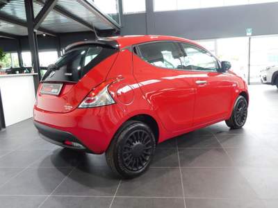 Lancia Ypsilon 1.0 FireFly 5 porte S&S Hybrid ADATTA A NEO PAT. Rosso usata Città della Pieve