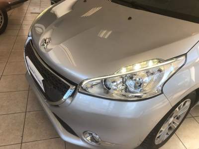 Peugeot 208 1° serie 1.2 VTi 82 CV 5 porte Allure Grigio usata Gambolò