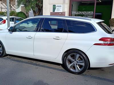 Peugeot 308 BlueHDi 120 S&S EAT6 SW Allure NEOPATENTATI Bianco usata Putignano