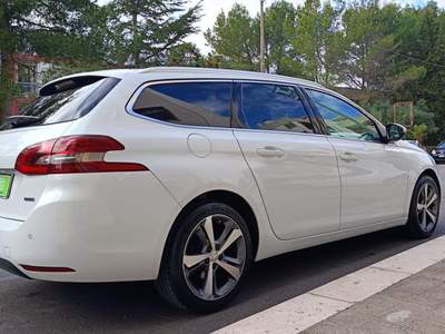 Peugeot 308 BlueHDi 120 S&S EAT6 SW Allure NEOPATENTATI Bianco usata Putignano