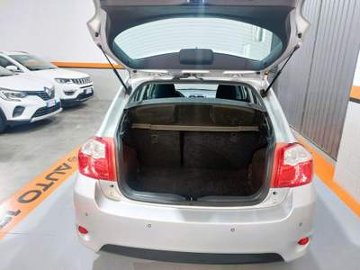 Toyota Auris 1.6 5 porte Active Grigio usata CARAVAGGIO