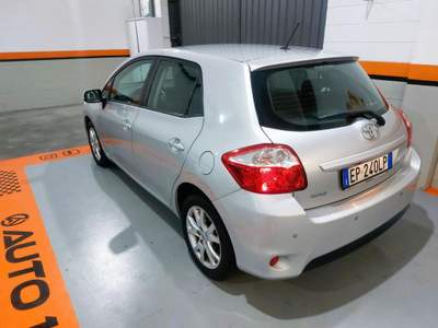 Toyota Auris 1.6 5 porte Active Grigio usata CARAVAGGIO