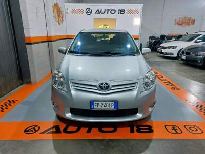Toyota Auris 1.6 5 porte Active Grigio usata CARAVAGGIO
