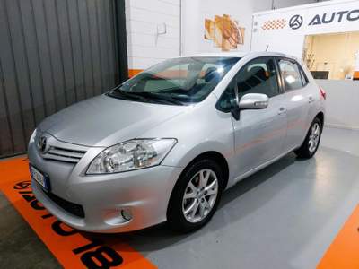 Toyota Auris 1.6 5 porte Active Grigio usata CARAVAGGIO