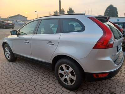 Volvo XC60 D3 AWD Geartronic Momentum Tagliandi Volvo Unicopr Argento usata Magenta